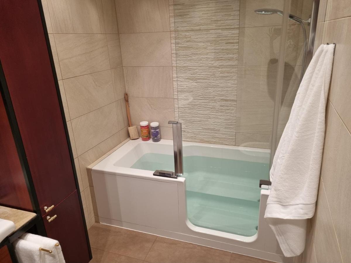 Villa With Private Sauna And Jacuzzi, 8 Min From Schloss Schoebrunn Viena Exterior foto